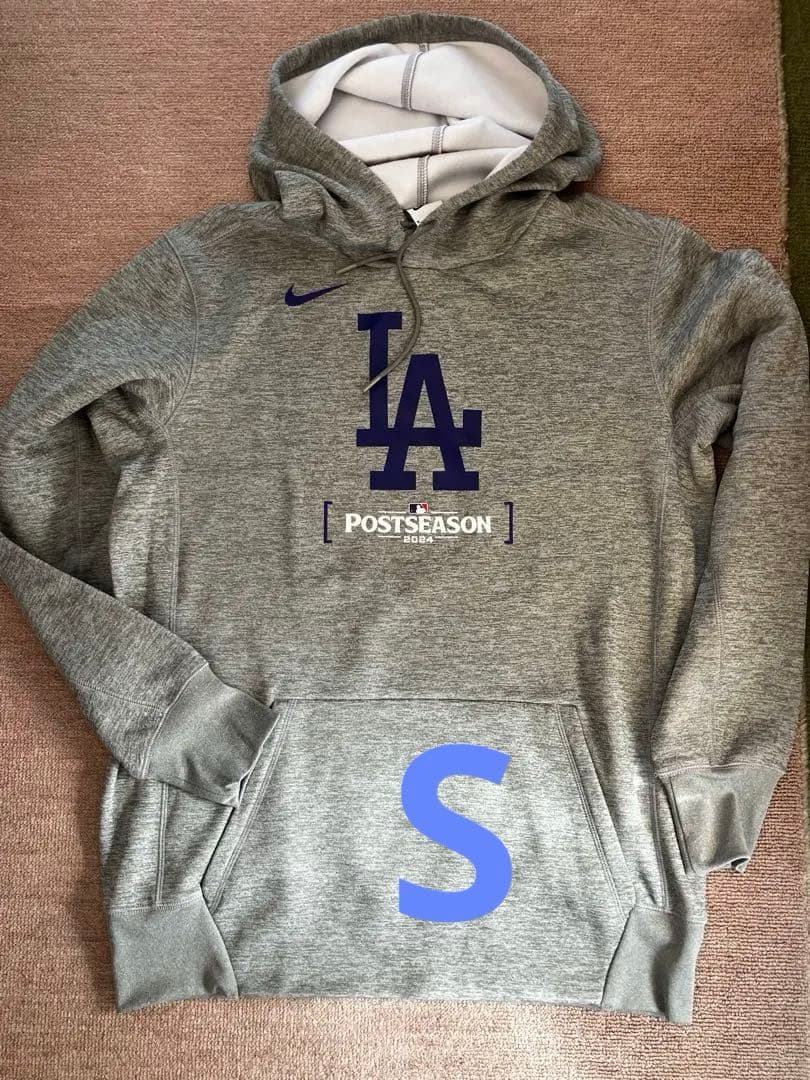 日本未発売　ドジャースポストシーズン2024進出記念パーカー　グレーMサイズ