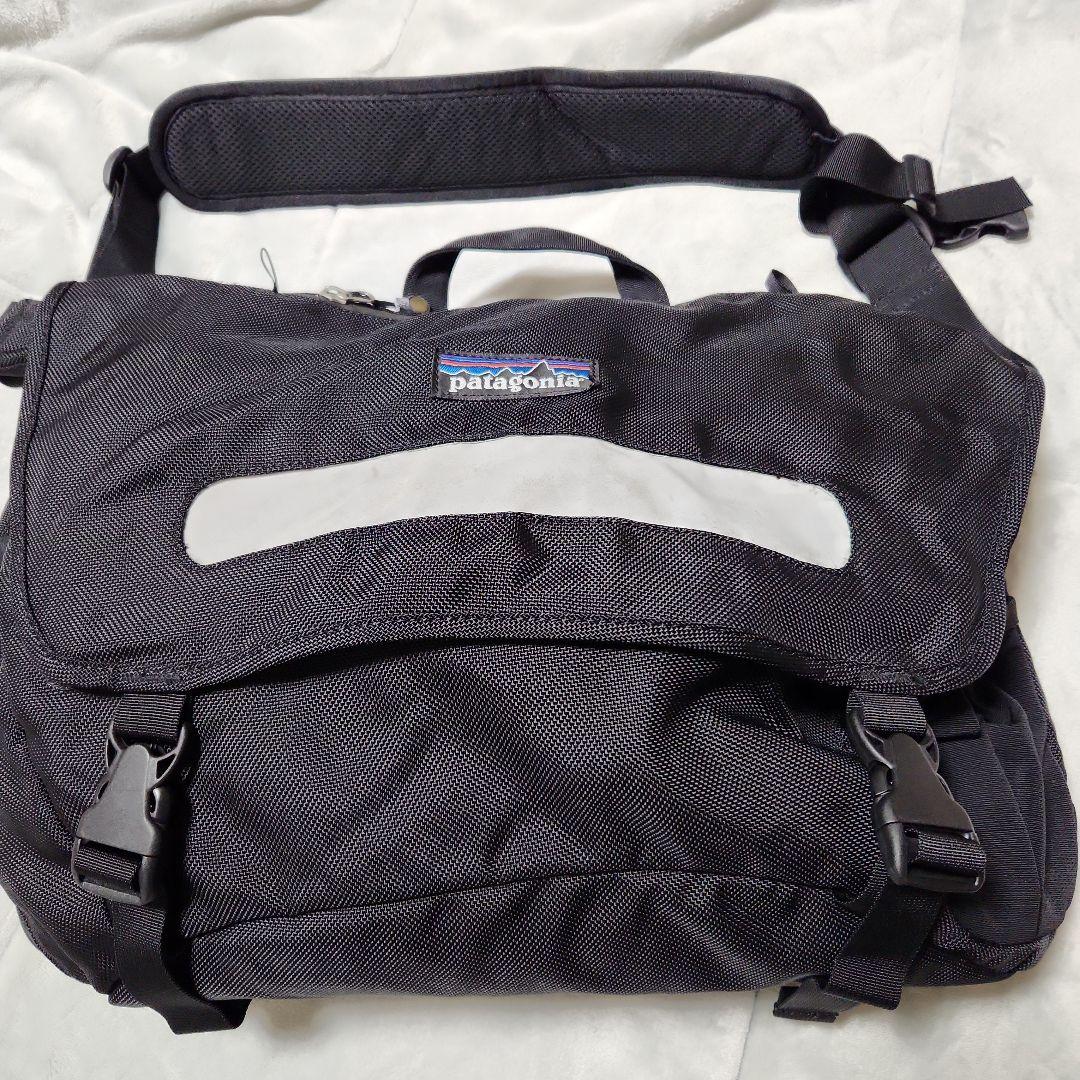 patagonia ブラック メッセンジャーバッグ　ハーフマス