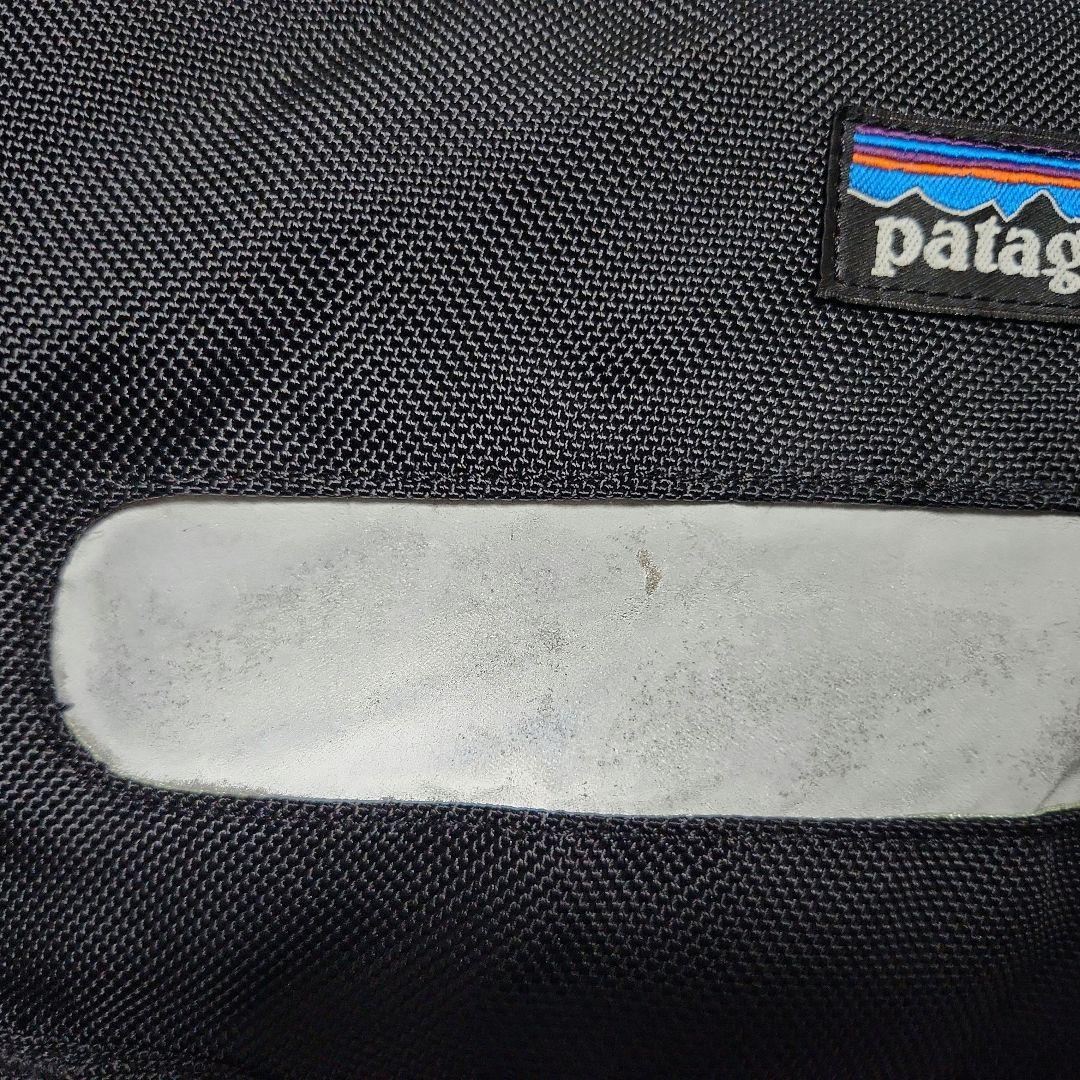 patagonia ブラック メッセンジャーバッグ　ハーフマス