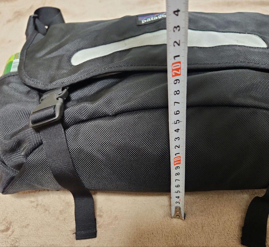 patagonia ブラック メッセンジャーバッグ　ハーフマス