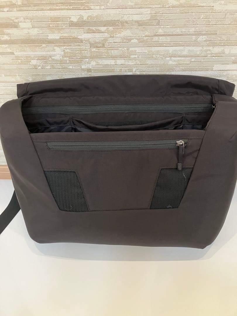 なな ARC'TERYX Fyx 13メッセンジャーバッグ　フィックス