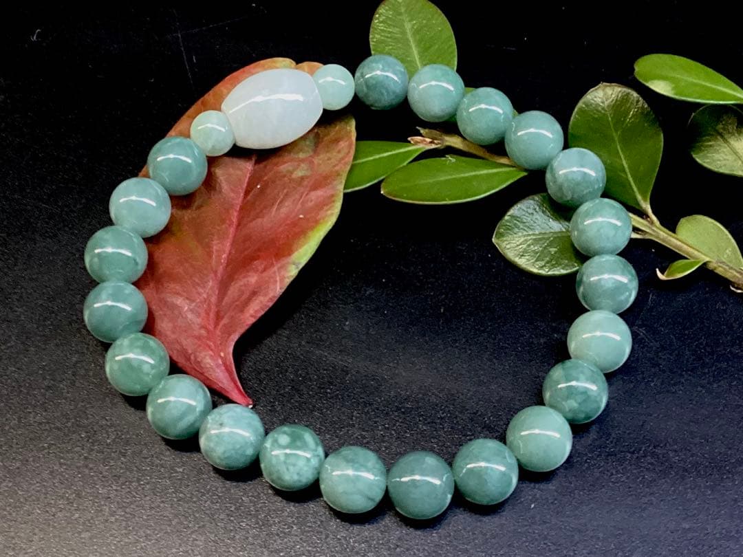 ✳1点限り‼️ 糸魚川翡翠入りコン沢青緑色　棗型入りブレスレット　本物保証品です‼️