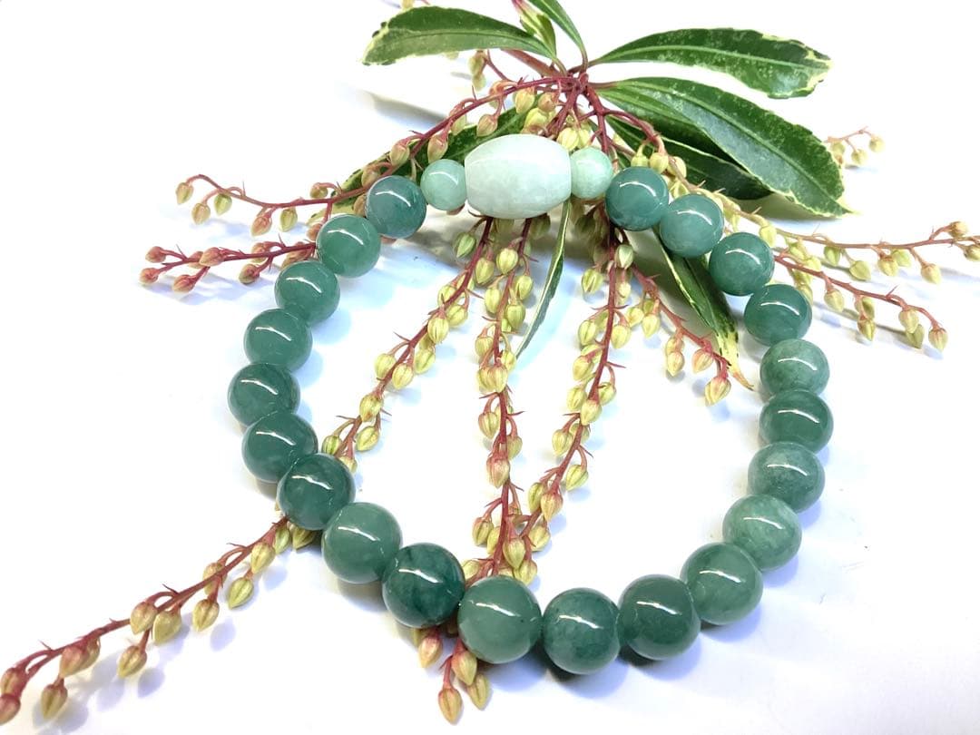 ✳1点限り‼️ 糸魚川翡翠入りコン沢青緑色　棗型入りブレスレット　本物保証品です‼️