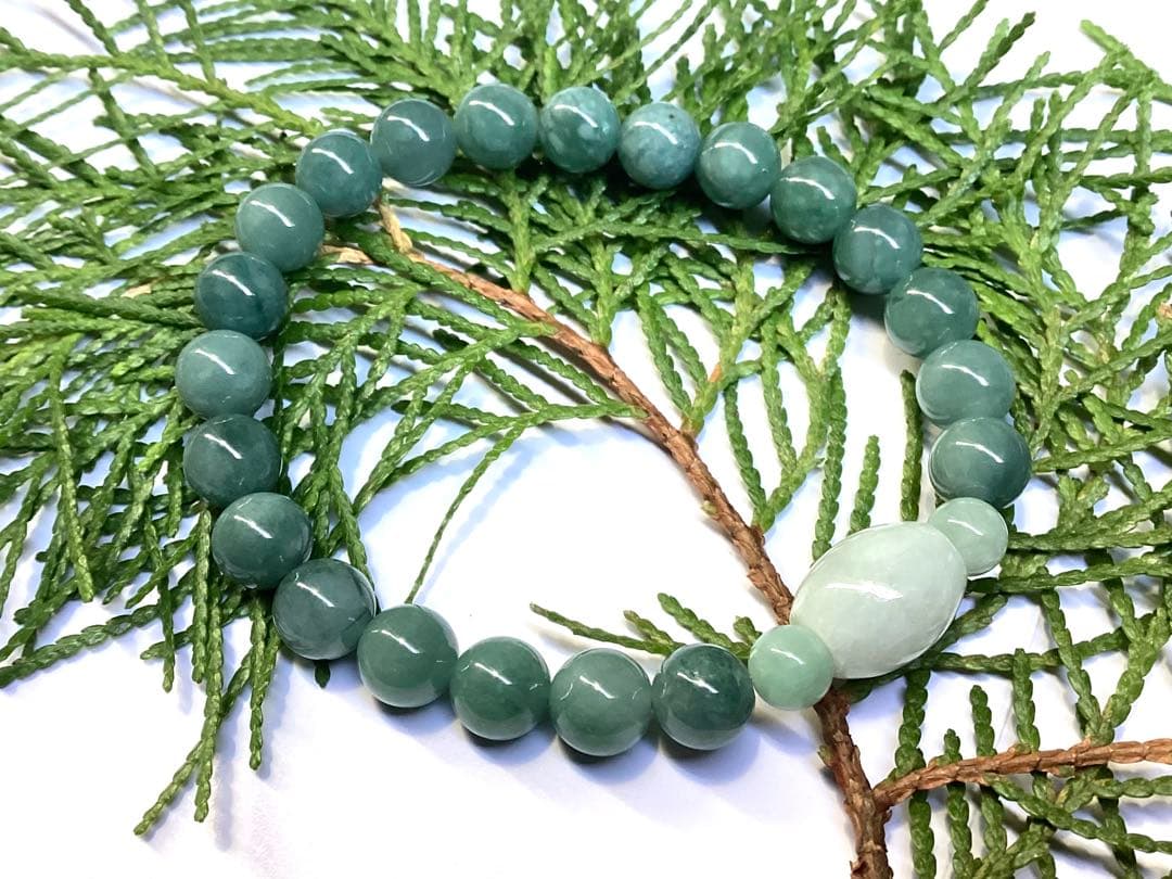 ✳1点限り‼️ 糸魚川翡翠入りコン沢青緑色　棗型入りブレスレット　本物保証品です‼️