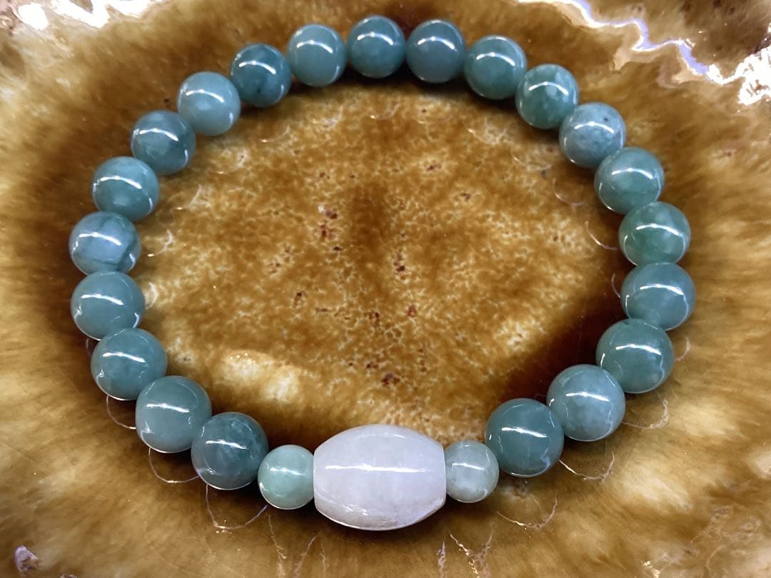 ✳1点限り‼️ 糸魚川翡翠入りコン沢青緑色　棗型入りブレスレット　本物保証品です‼️