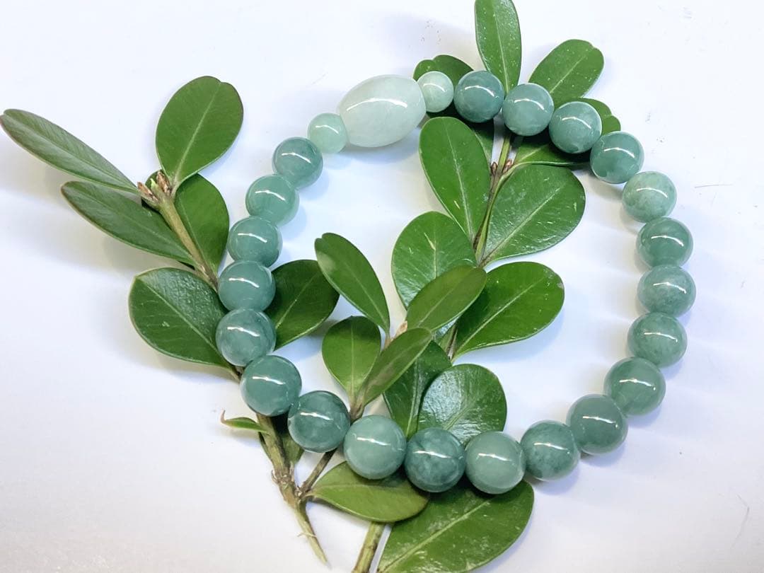 ✳1点限り‼️ 糸魚川翡翠入りコン沢青緑色　棗型入りブレスレット　本物保証品です‼️