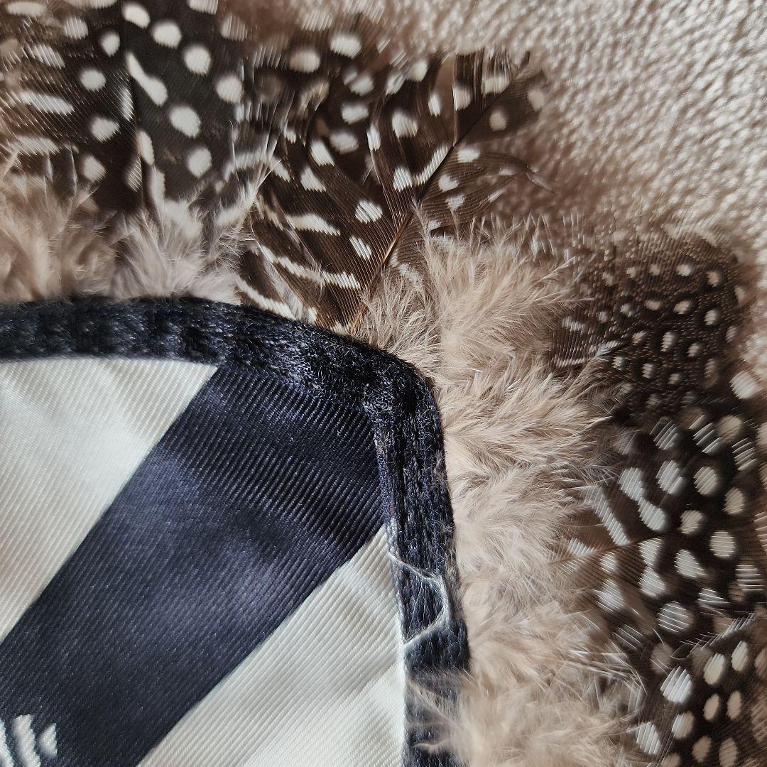 【ETRO】 エトロ シルクスカーフ リアルフェザー付 ペイズリー 鳥 ニワトリ