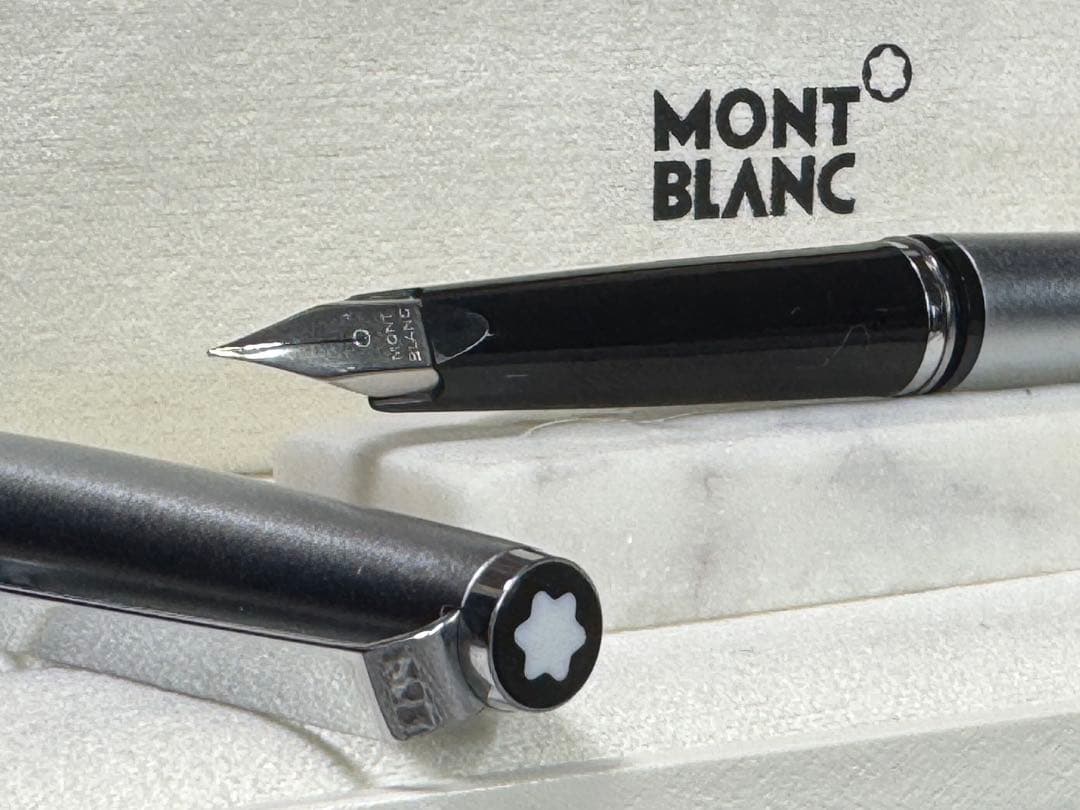 【極美品】モンブランNO300万年筆 EF シルバー・ブラック