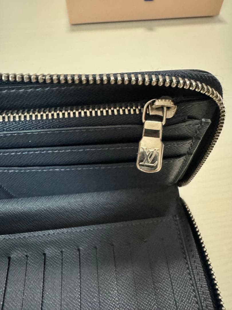 LOUIS VUITTON 長財布　タイガ　ヴェルティカル ネイビー