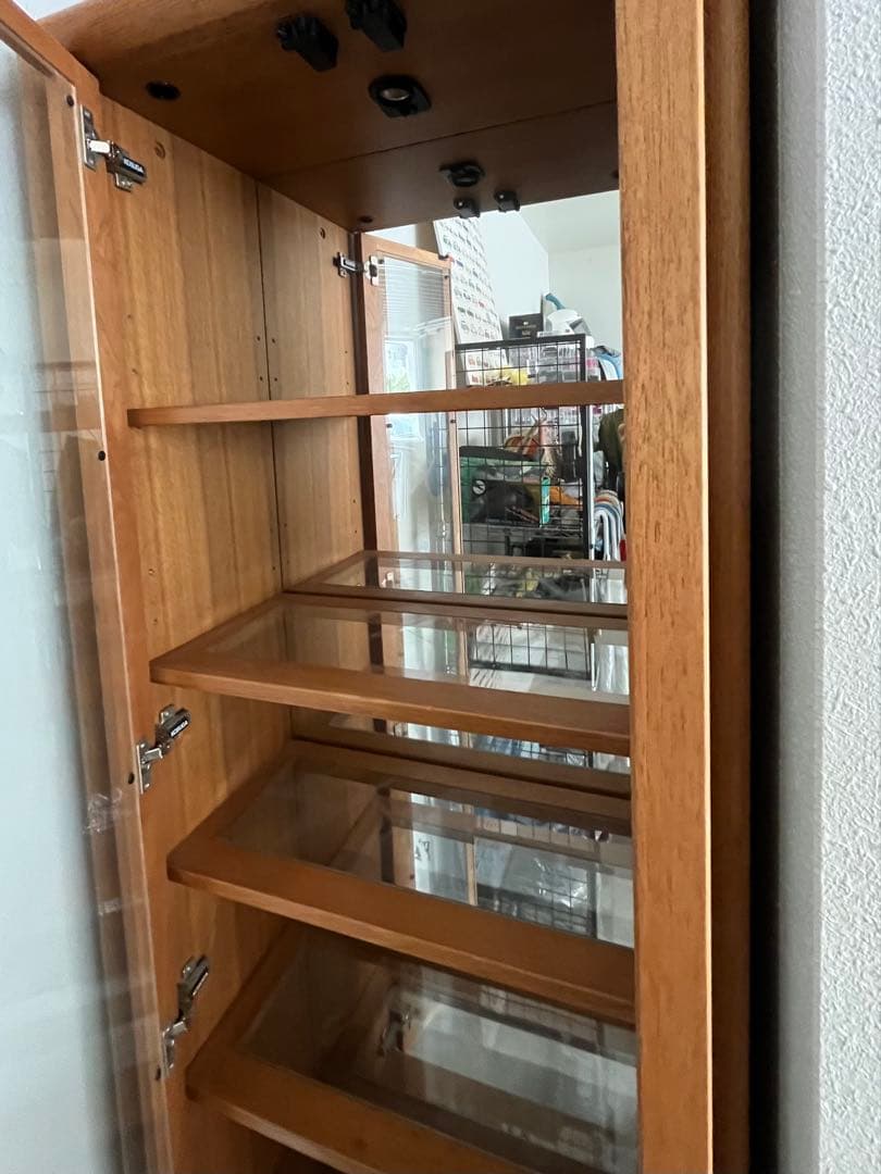 【新春特価】木製ガラス扉キャビネット 5段　(棚板もガラスで、めちゃ綺麗です)