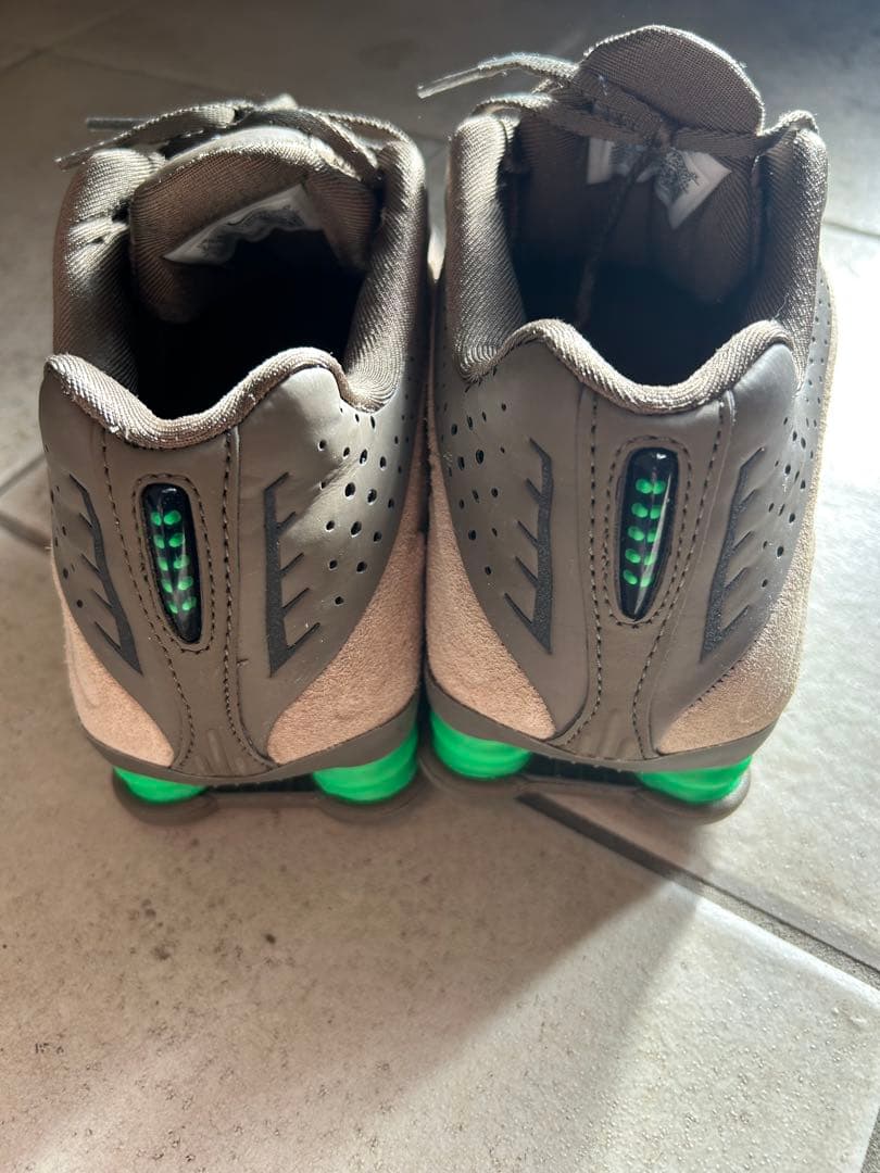 ナイキ ショックス R4 NIKE Shox R4