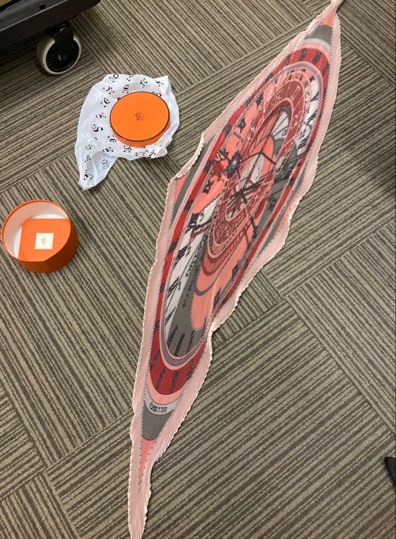 エルメス　プリーツスカーフ