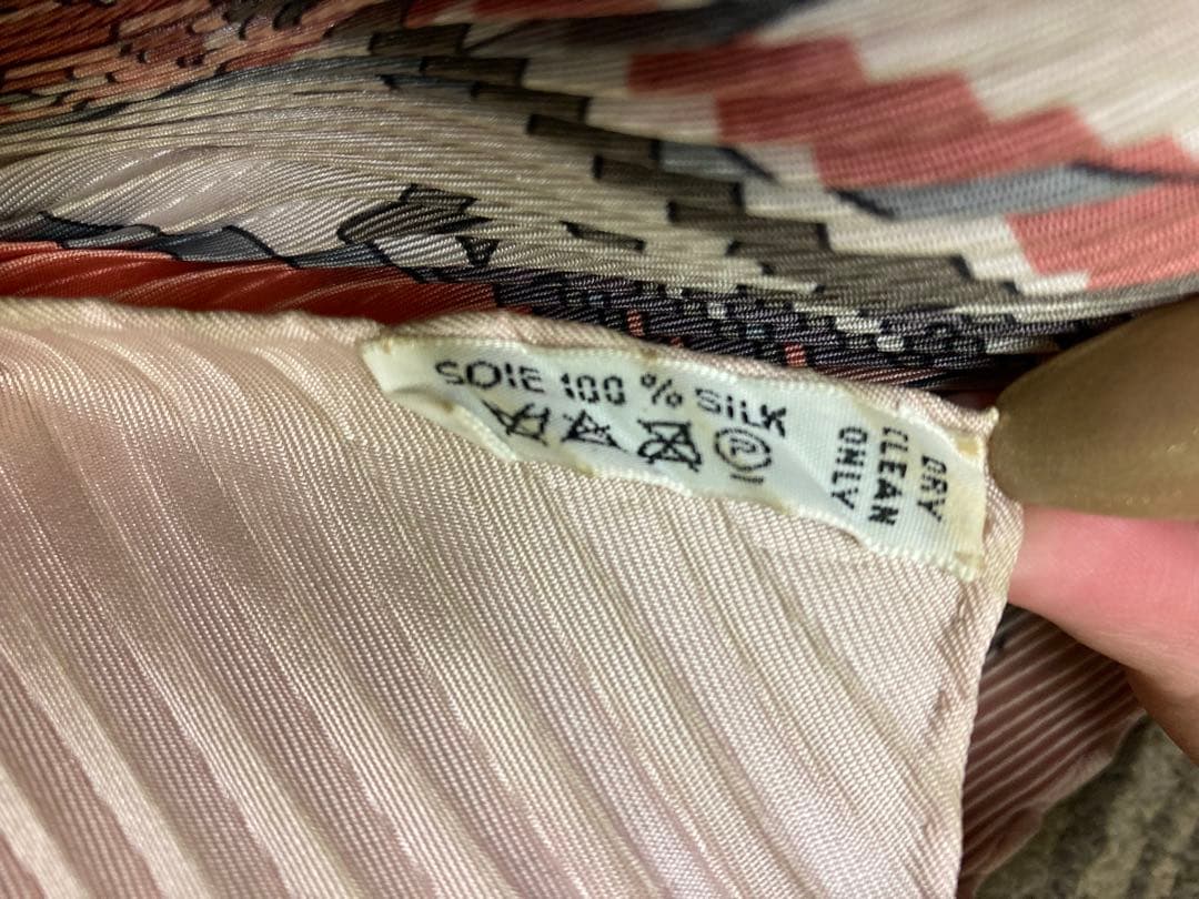 エルメス　プリーツスカーフ