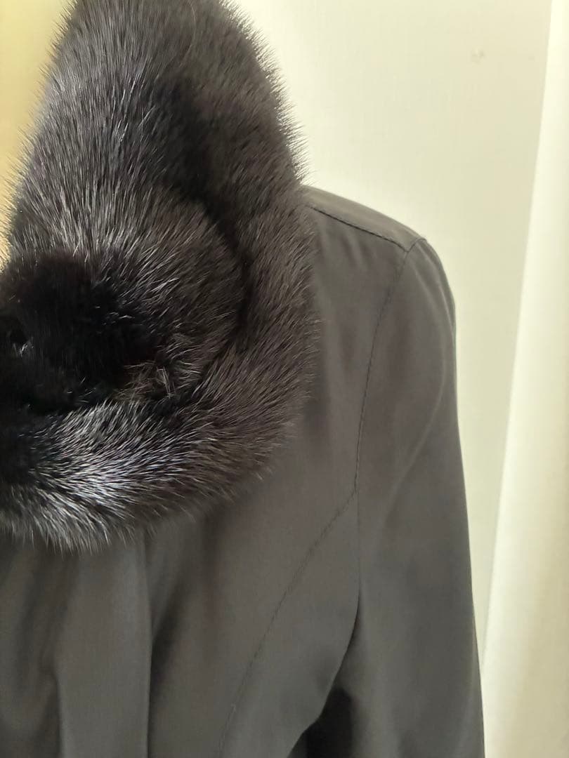 豪華 シンプル黒ブラック リアルファー付きブラックロングコートリバーシブル