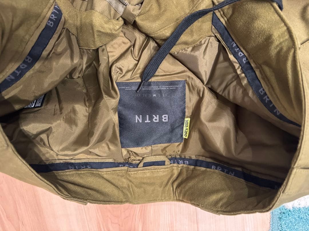 Burton The White Collection Mサイズ　スノボ　ウェア