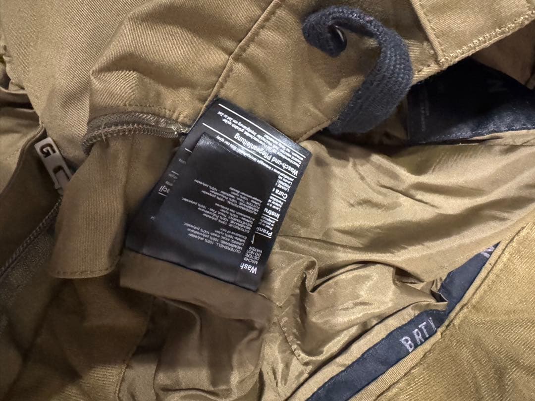 Burton The White Collection Mサイズ　スノボ　ウェア