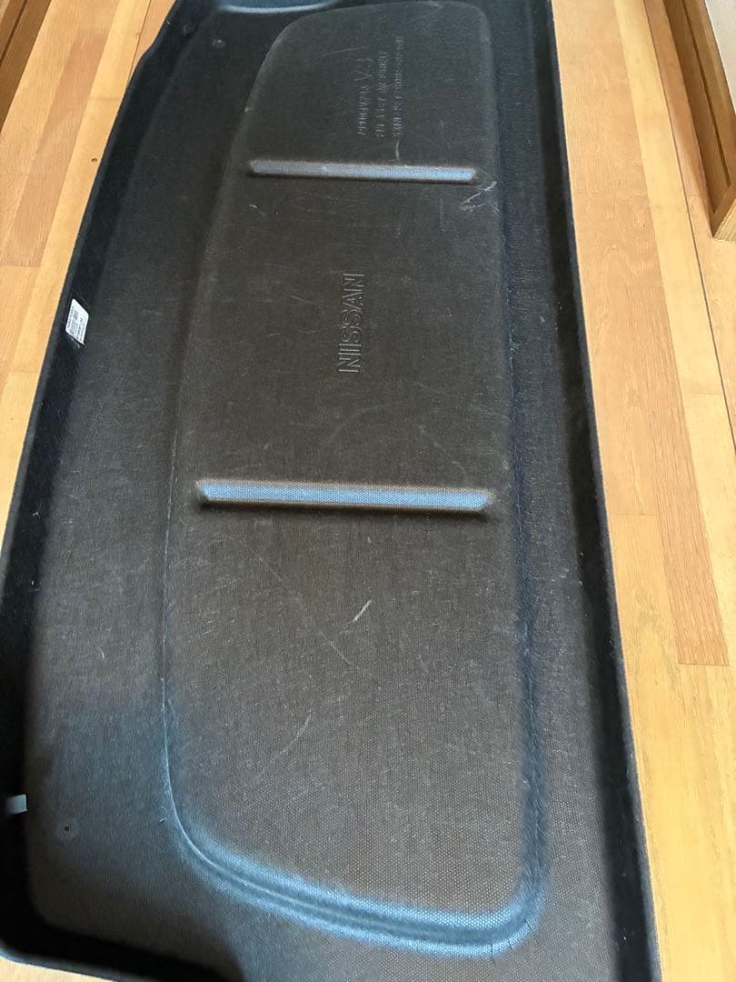 日産ノート　ラゲッジボード　トノカバー