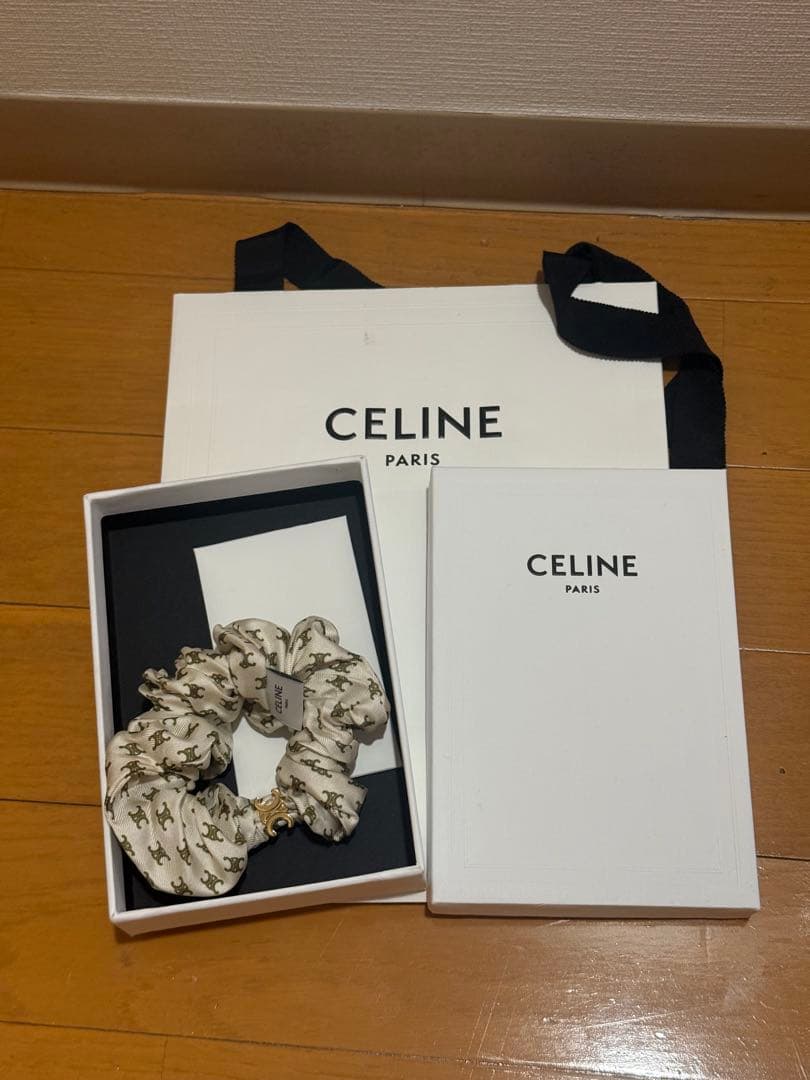 新品未使用CELINE ベージュシュシュ