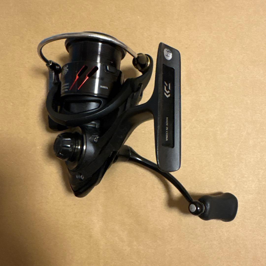 ［人気リール］ ダイワ　18タトゥーラLT 2500S-XH