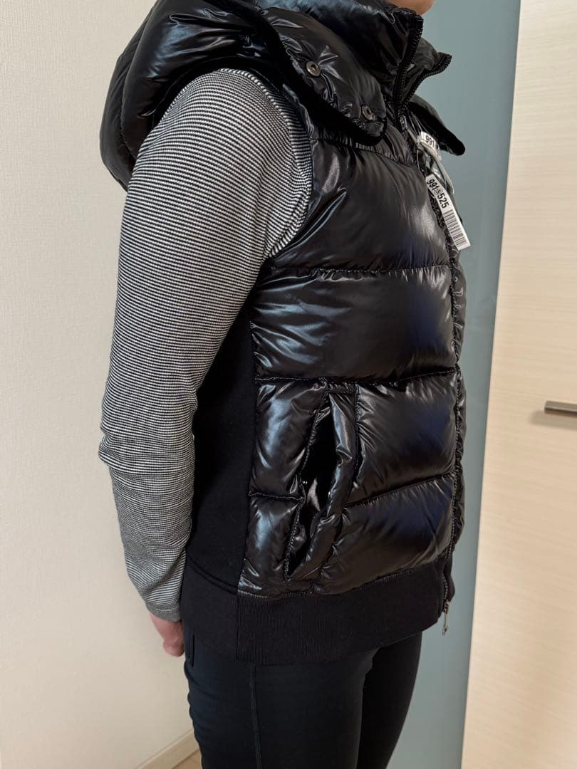 MONCLER レディースダウンベスト　BLACK