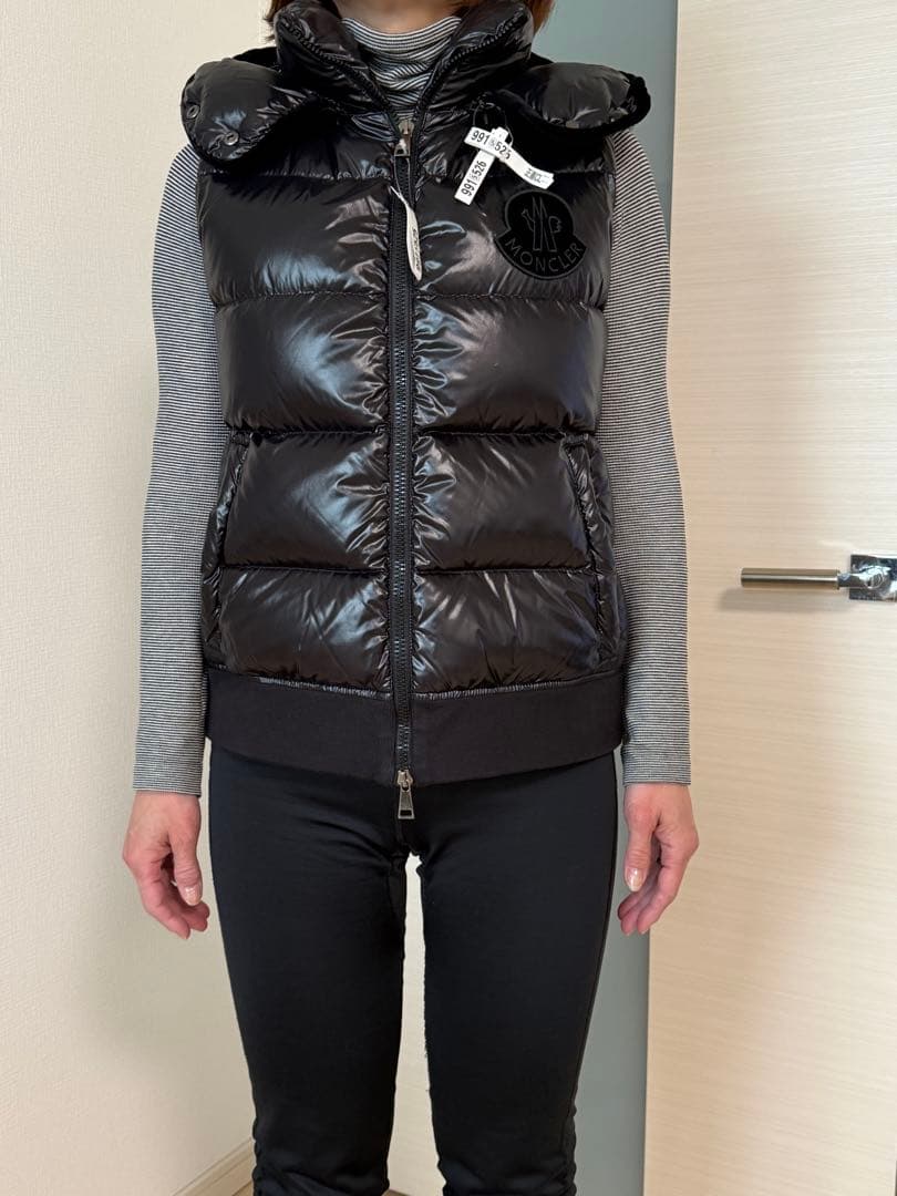 MONCLER レディースダウンベスト　BLACK