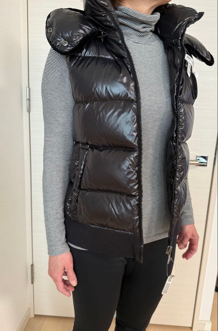 MONCLER レディースダウンベスト　BLACK