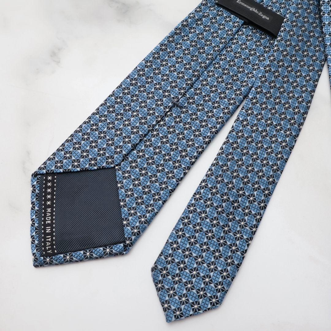 未使用に近い ゼニア ネクタイ 青色系 イタリア製