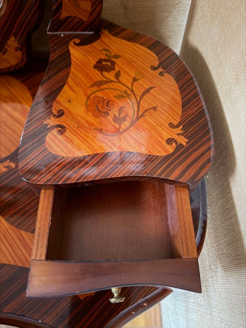 ビクトリアンスタイル ドレッシングテーブルドレッサー