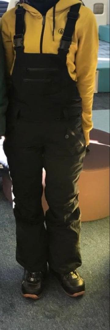 値下げ！volcomスノーボードBIBパンツ　レディース