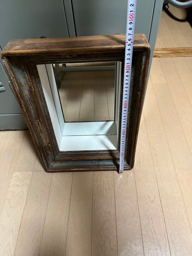 アンティークの木製フレーム 壁掛け鏡 約H45cm × W32cm ×D15cm