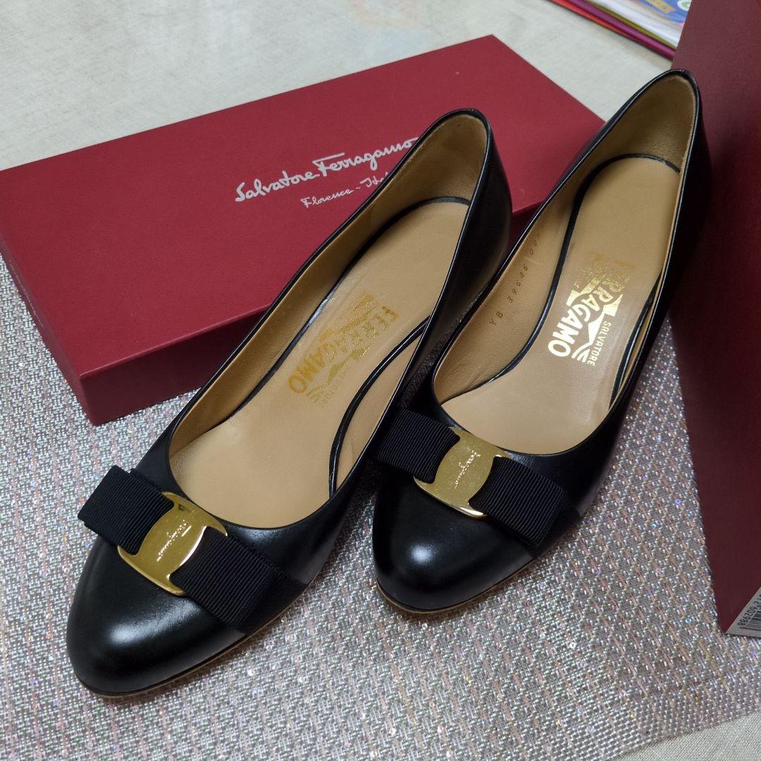 Salvatore Ferragamo ブラック フラットパンプス