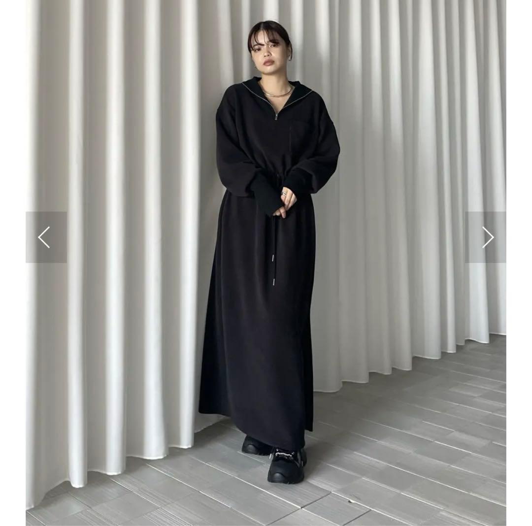 ワンピース UND HALF ZIP SWEAT DRESS
