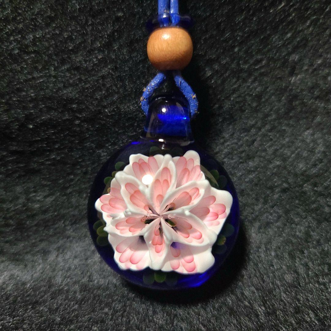 【玉響glass】花柄ガラスペンダント ポリシリケイトガラス ハンドメイド