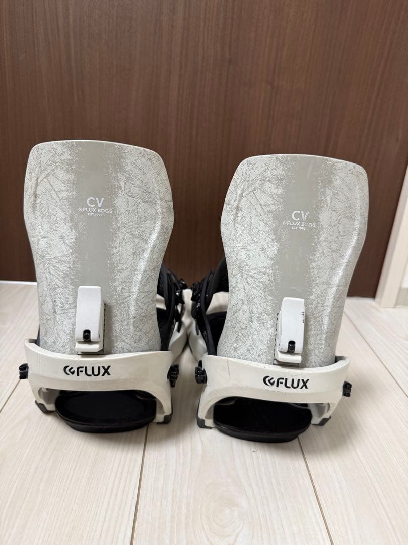 FLUXCV22-23Mサイズ ホワイトスノーボードバインディングビンディング