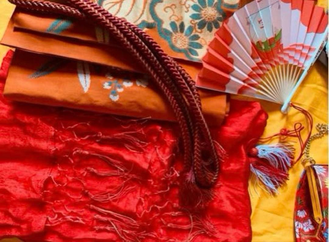 七歳の女の子のお支度　臙脂色　紅型風模様渋め　正絹振袖　七五三セット