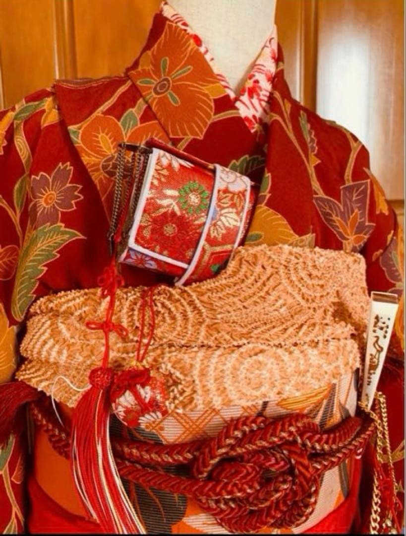 七歳の女の子のお支度　臙脂色　紅型風模様渋め　正絹振袖　七五三セット