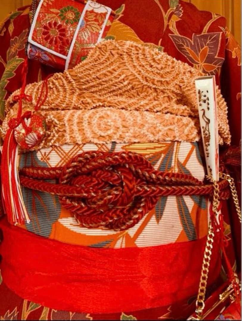 七歳の女の子のお支度　臙脂色　紅型風模様渋め　正絹振袖　七五三セット