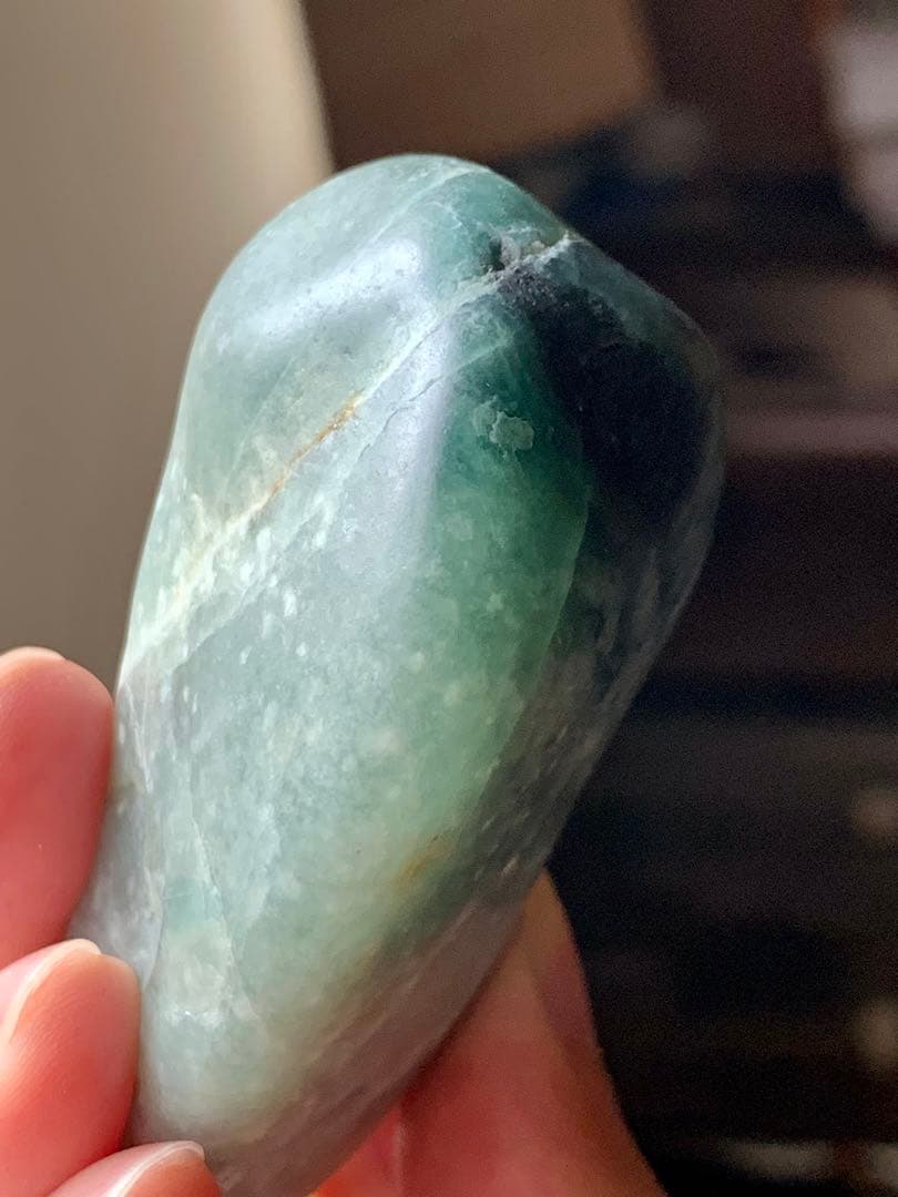 糸魚川ひすい極上の海石　翡翠　原石　翡翠　鉱物標本　コン沢　水石　根付　青翡翠