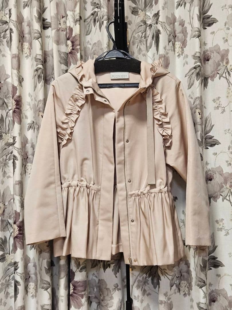 エムプルミエ　フリル付きベージュジャケット