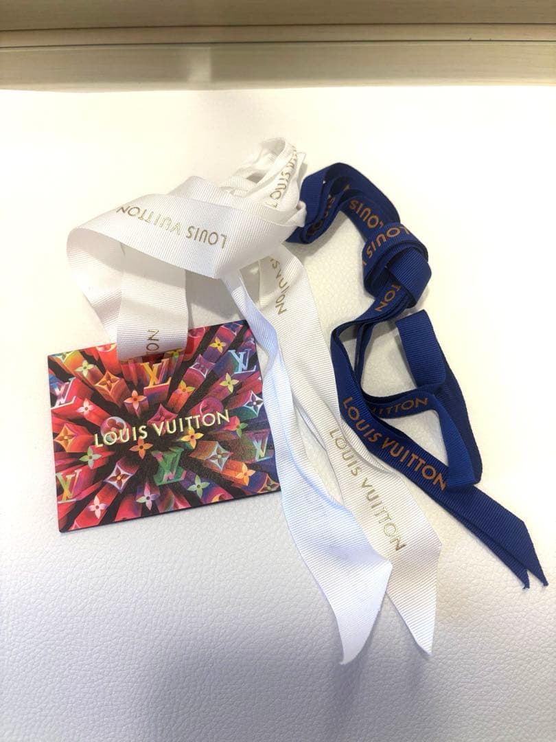 ルイヴィトン　ロゴ　ゴールド キーホルダー　キーリング　ショッパー　リボン付き