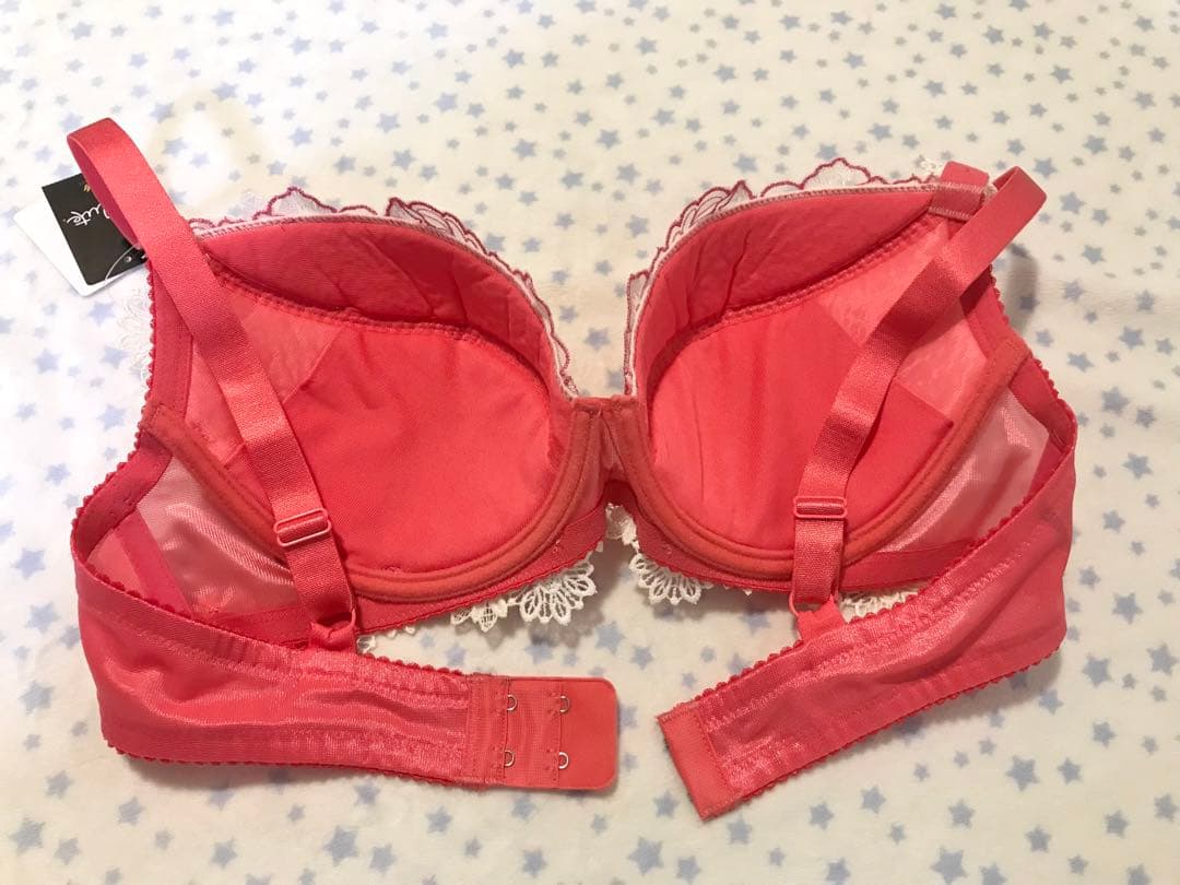 週末SALE✩.*˚早い者勝ち❣️新品 ワコール　サルート