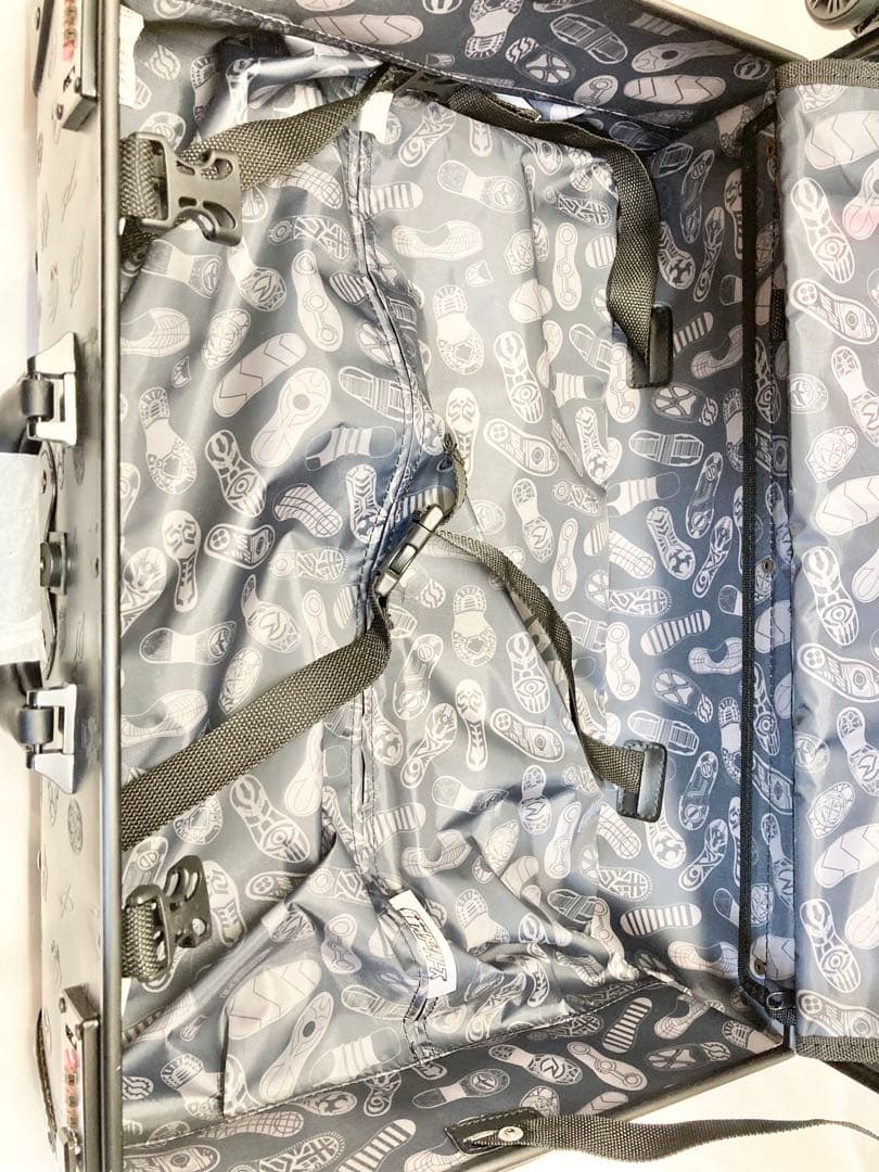 【未使用品】平成仮面ライダー20作品記念　キャスター付きトランク　スーツケース