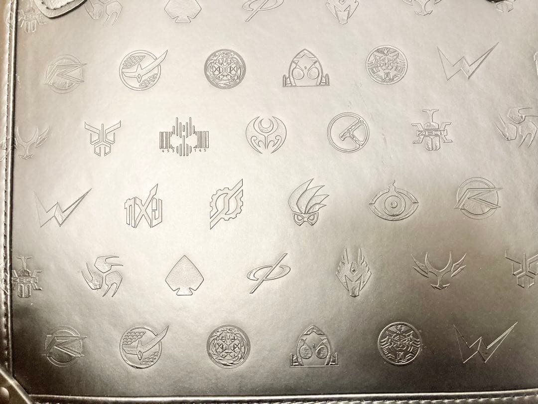 【未使用品】平成仮面ライダー20作品記念　キャスター付きトランク　スーツケース