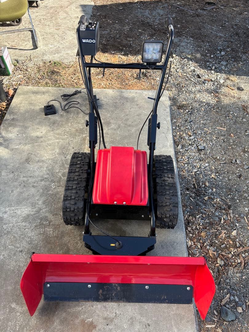 WADO除雪機　充電式 除雪機「スノーブレード」e-SB80