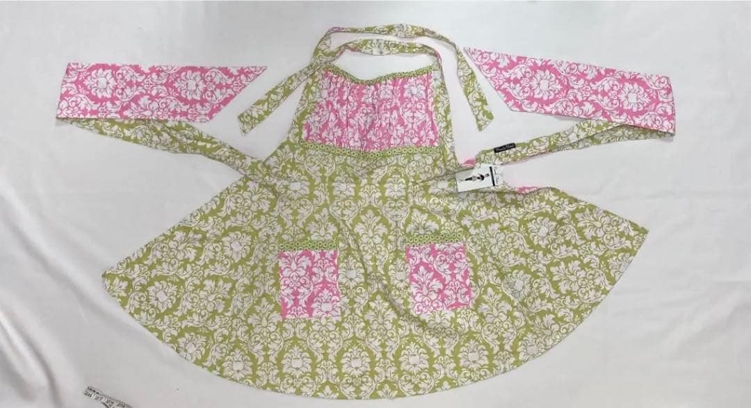 新品　ヘブンリーホステス　エプロン　ダンディデイジー柄