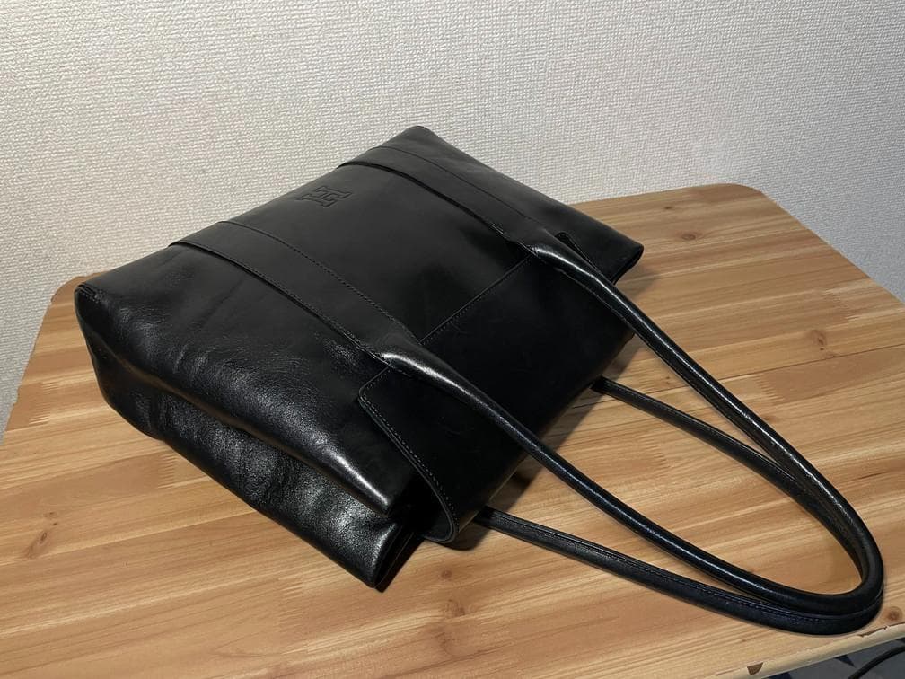 ★人気の黒・肩掛けできます★　HIROFU ヒロフ　　レザーバッグ