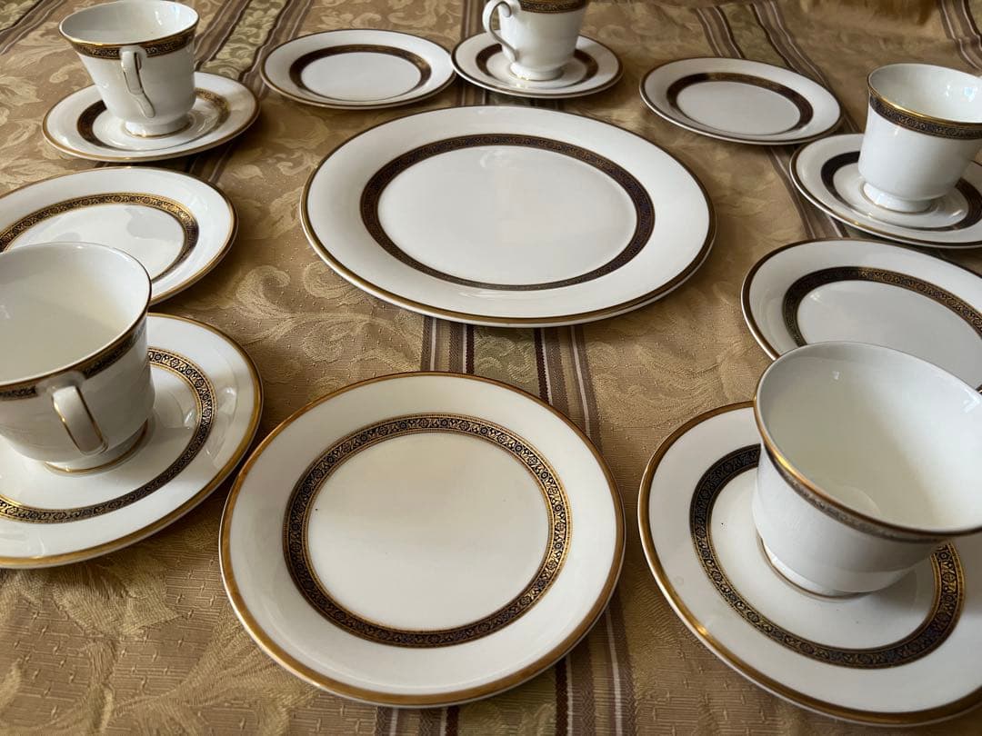 ロイヤルドルトン Harlow 食器セット