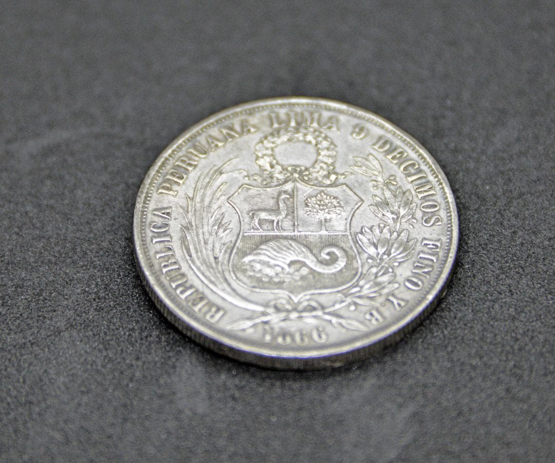 アンティーク　ペルー 1866年 １SOL 銀貨