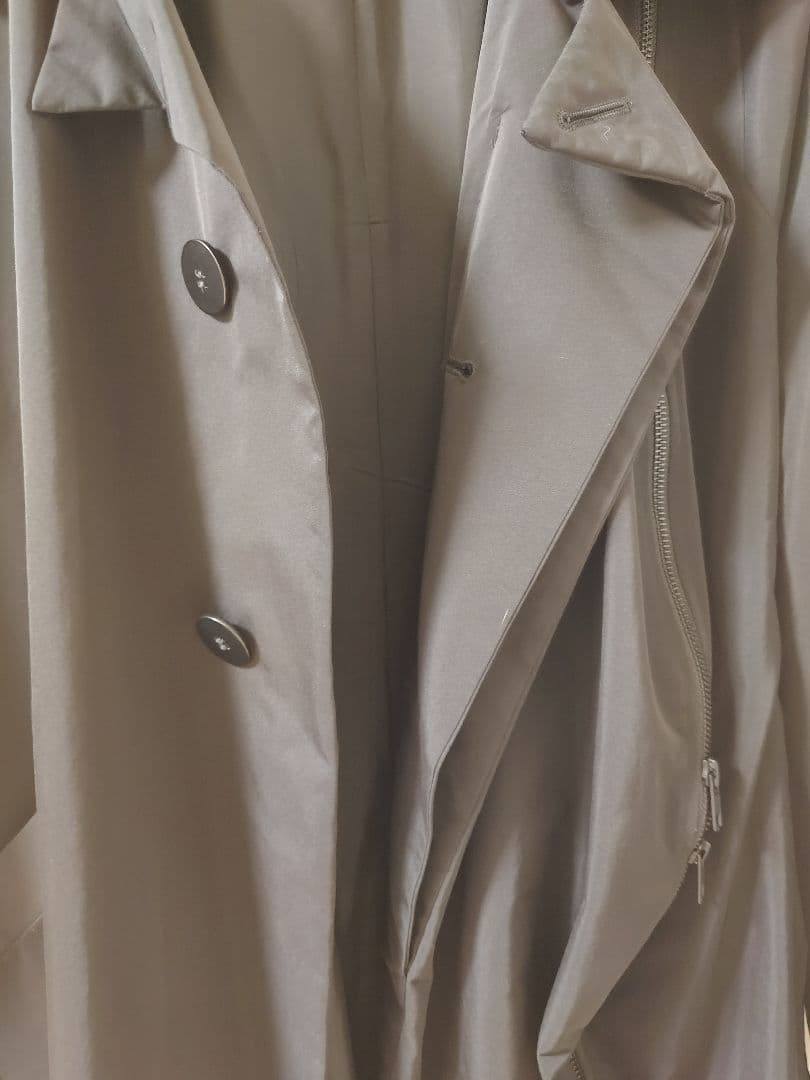 芽風 黒のロングコート