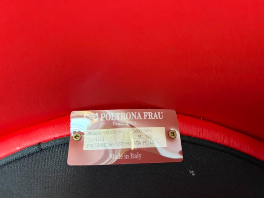 Poltrona Frau インターヴィスタ ラウンドチェア 赤